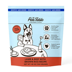 The Pets Table muestra un envase de alimento para perro con cordero, ternera y arroz moreno