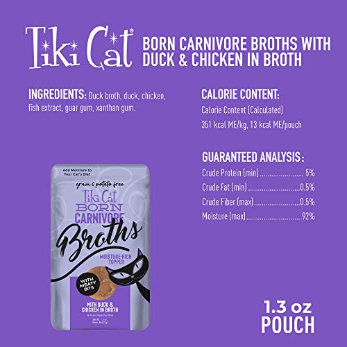 Gato disfrutando el caldo de Tiki Cat Born Carnivore Broths, ideal como premio.