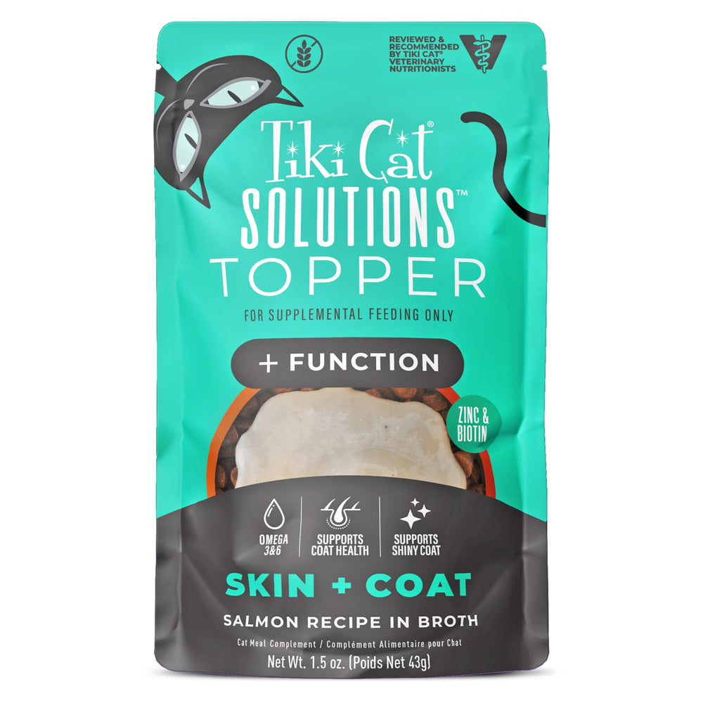 Topper Tiki Cat con salmón en caldo para piel y brillo del pelaje.