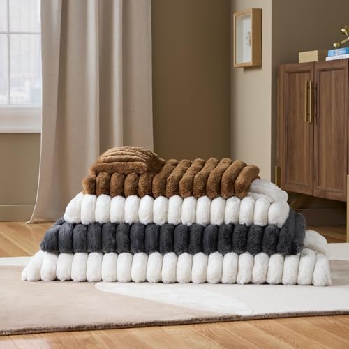 Town & Country Luxe CuddleTown diseño ribbed bubble stripe añade estilo.