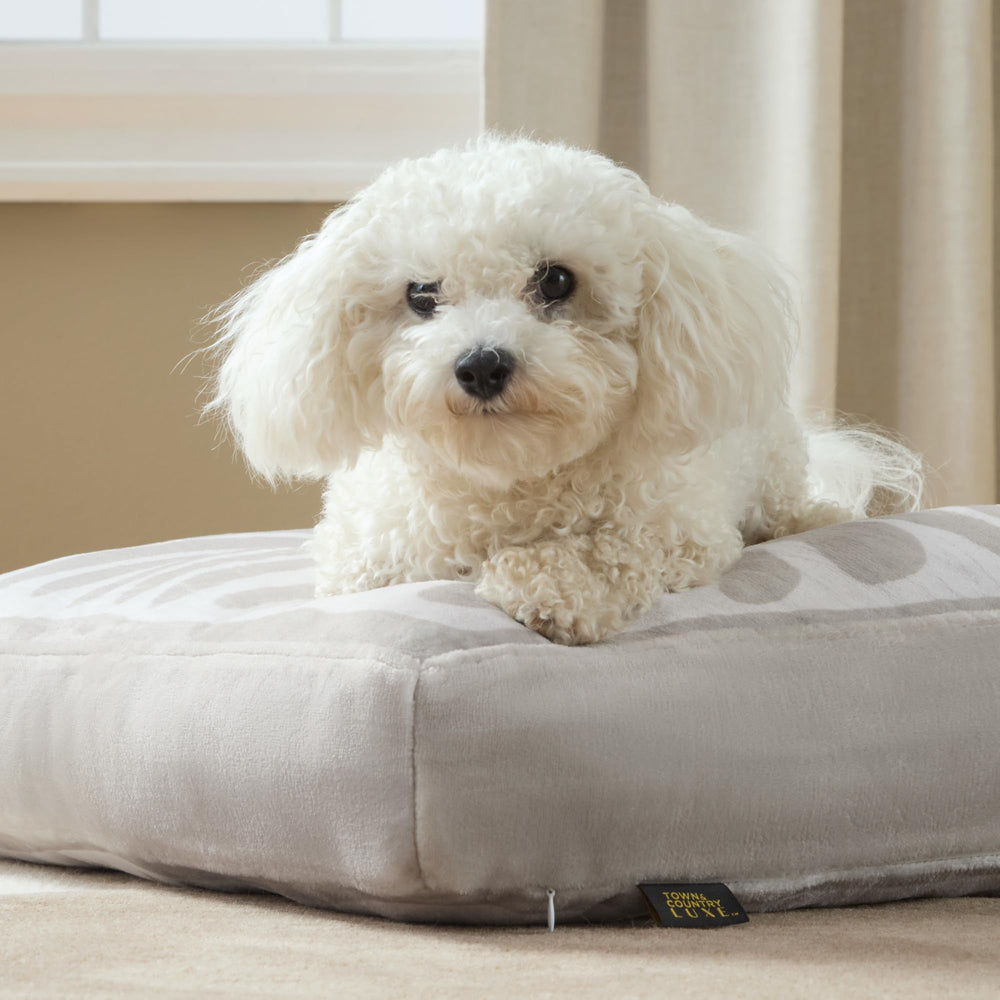 Town & Country Luxe CuddleTown Matisse textura sedosa brinda confort al descansar.
