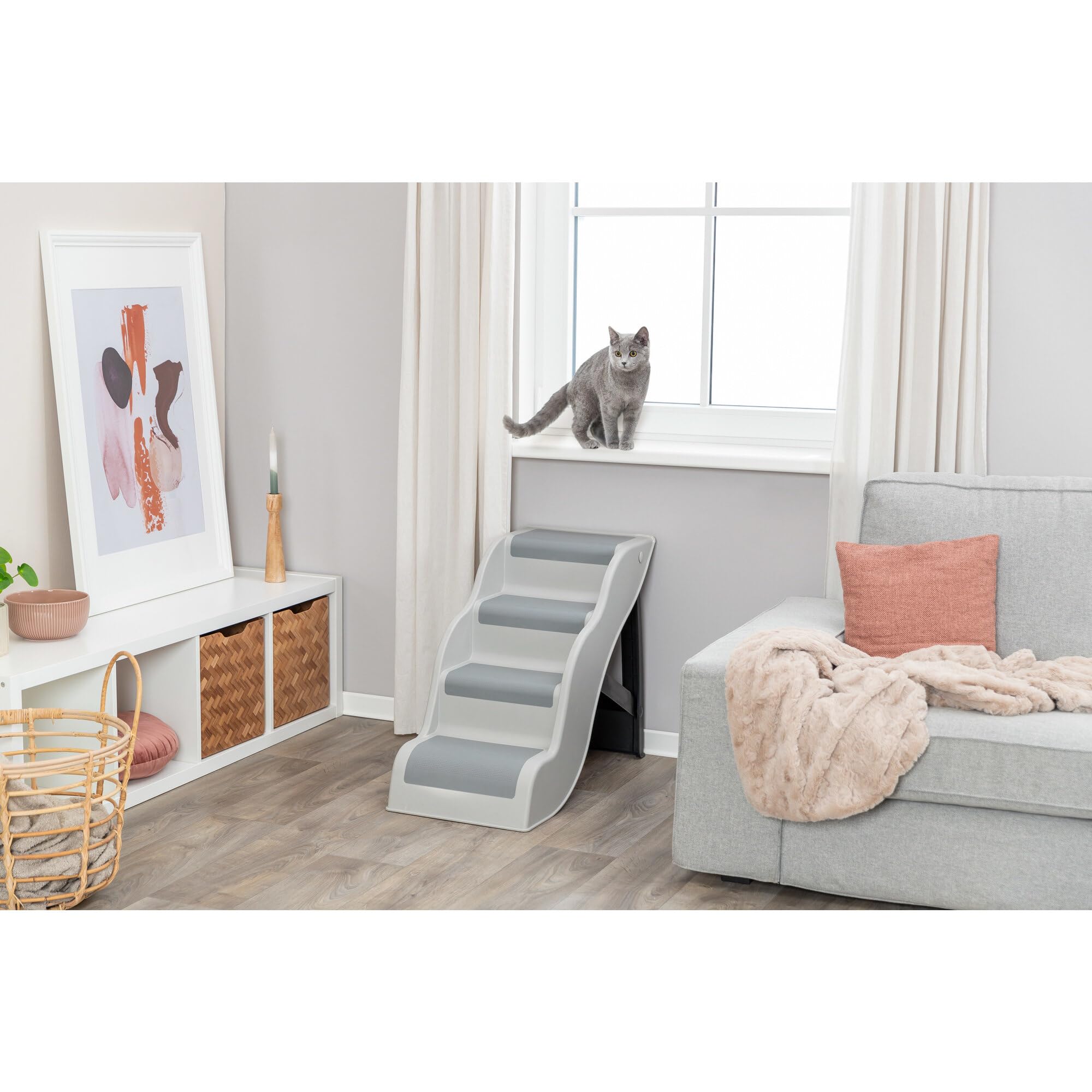 TRIXIE escalera plegable para guardado compacto, ideal para espacios pequeños.