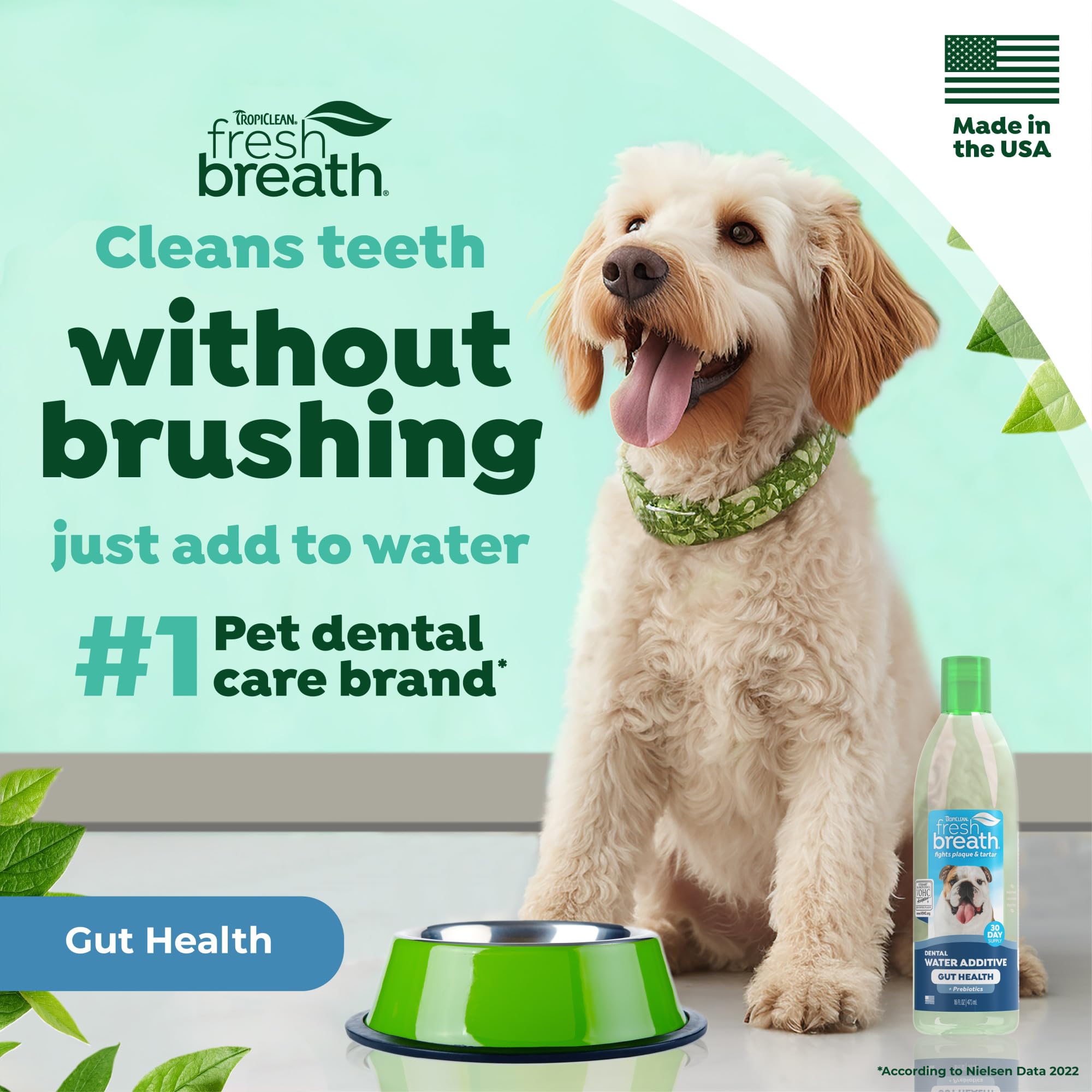 TropiClean perro bebiendo agua con aditivo para aliento más agradable.