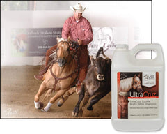 UltraCruz Equine Bright White Shampoo en melena para realzar el blanco sin dañar la piel.
