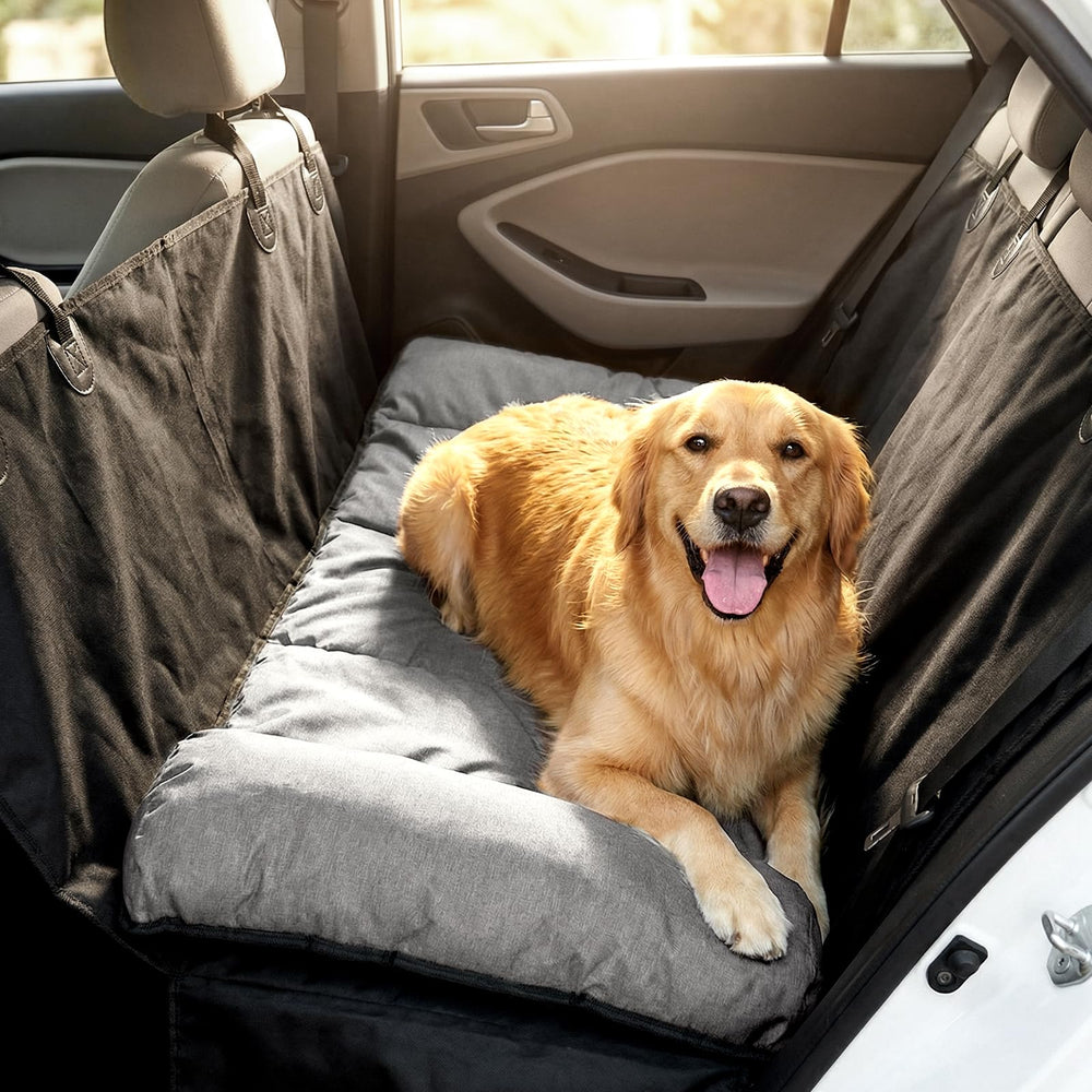 Cama para perro Veehoo con bordes reforzados para seguridad en coche.