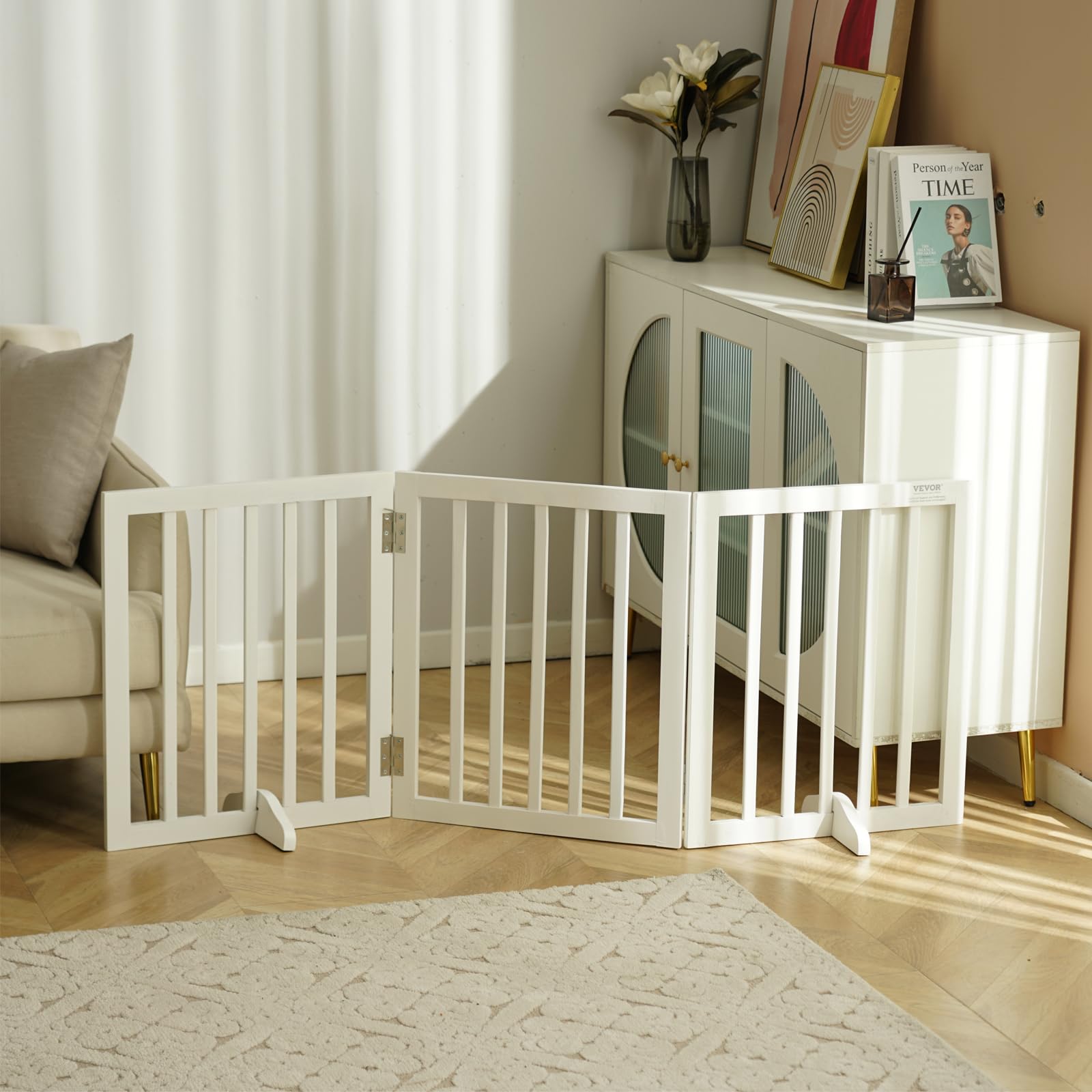 VEVOR barrera de cuatro paneles plegables en blanco, ideal para pasillos.