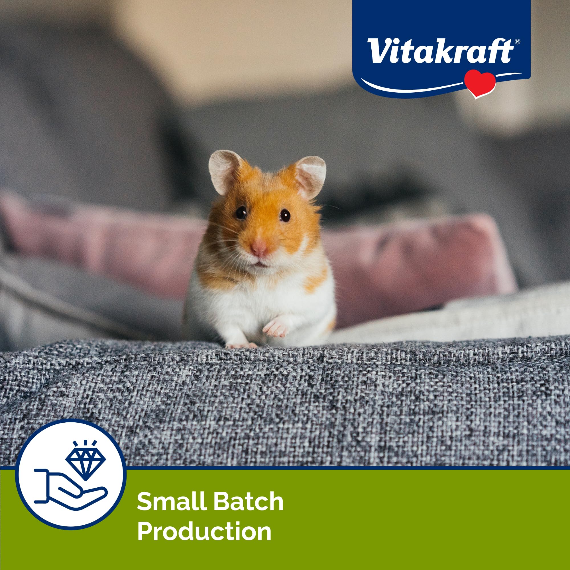 Mascotas pequeñas como hámsters y ratones reciben Vitakraft Mini Drops.