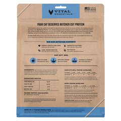 Trocitos suaves liofilizados de Vital Essentials en primer plano.