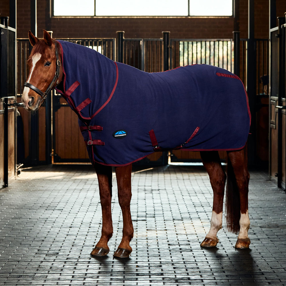 WeatherBeeta textura fleece anti-pill, detalle de suavidad duradera.