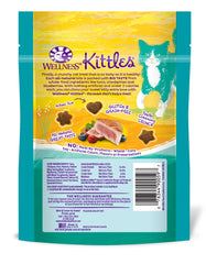 Paquete de 4 x 6 oz Wellness Kittles con atún y arándanos para premiar.