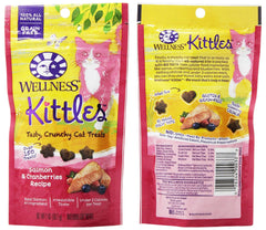 Wellness Kittles salmón-arándanos, snack crujiente para gatos adultos.