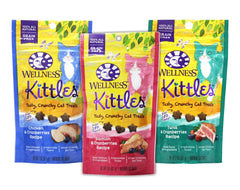 Wellness Kittles variedad de sabores para gatos adultos, snack crujiente y sabroso.