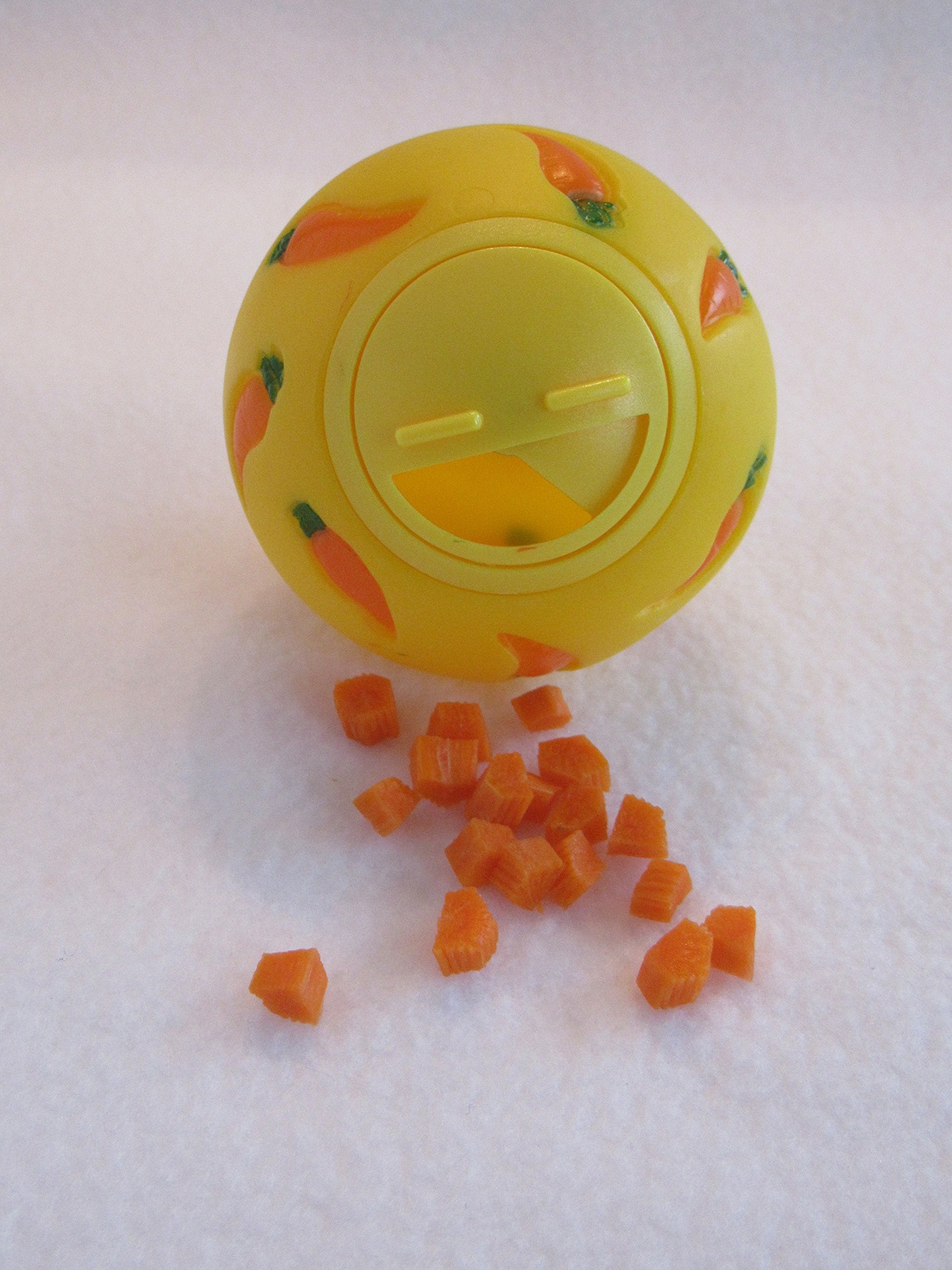 Wheeky juego en jaula y piso, mantiene a mascotas pequeñas activas.