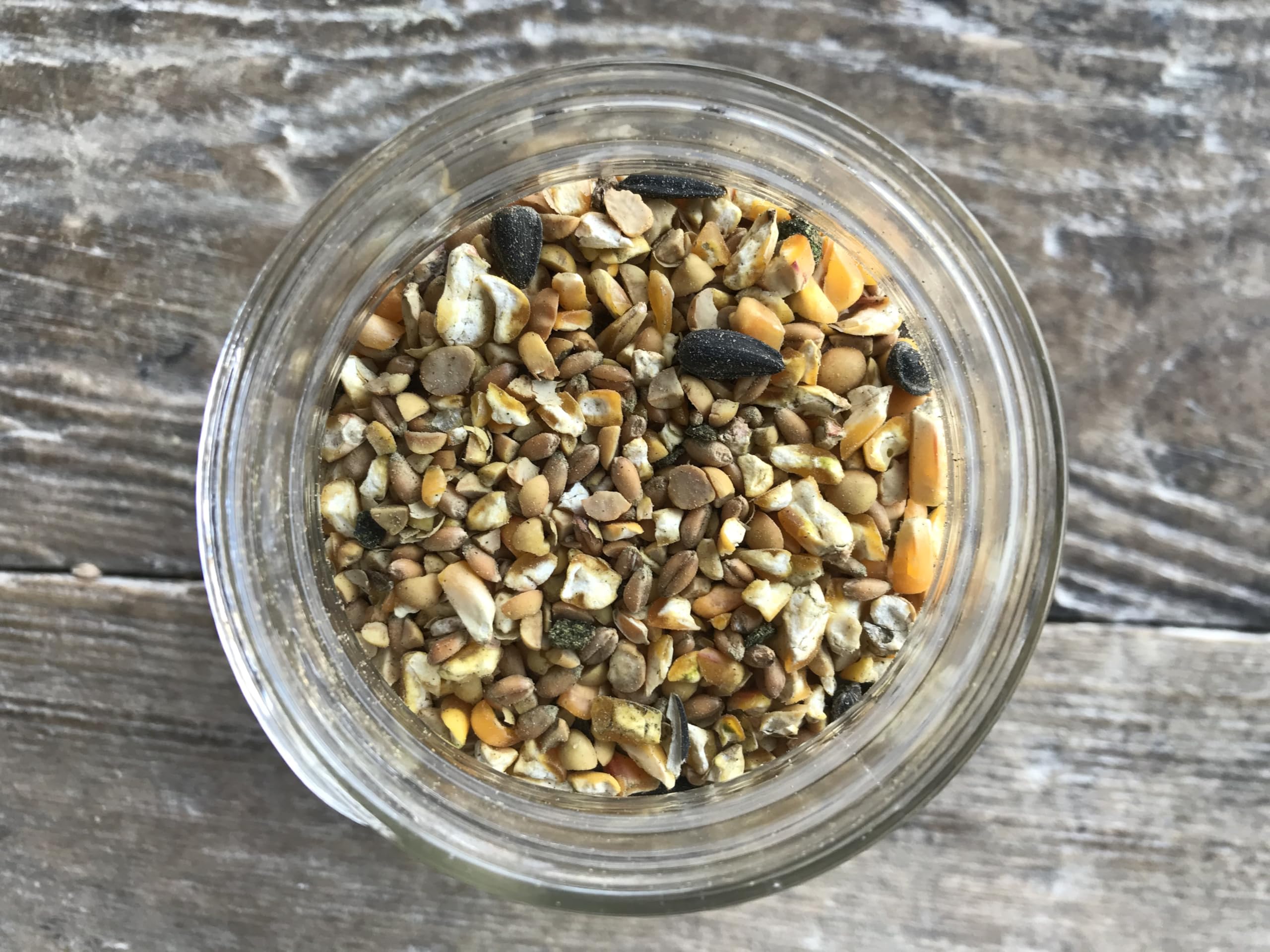 Wholesome Harvest Hierbas oregano y ajo para apoyo digestivo en aves.