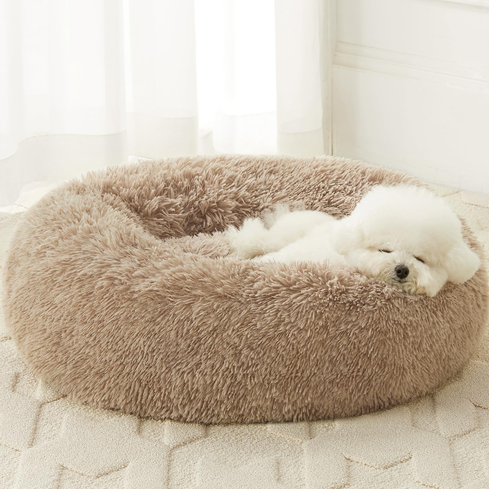 Cama WNPETHOME para perro, forma dona en peluche, promueve descanso tranquilo.
