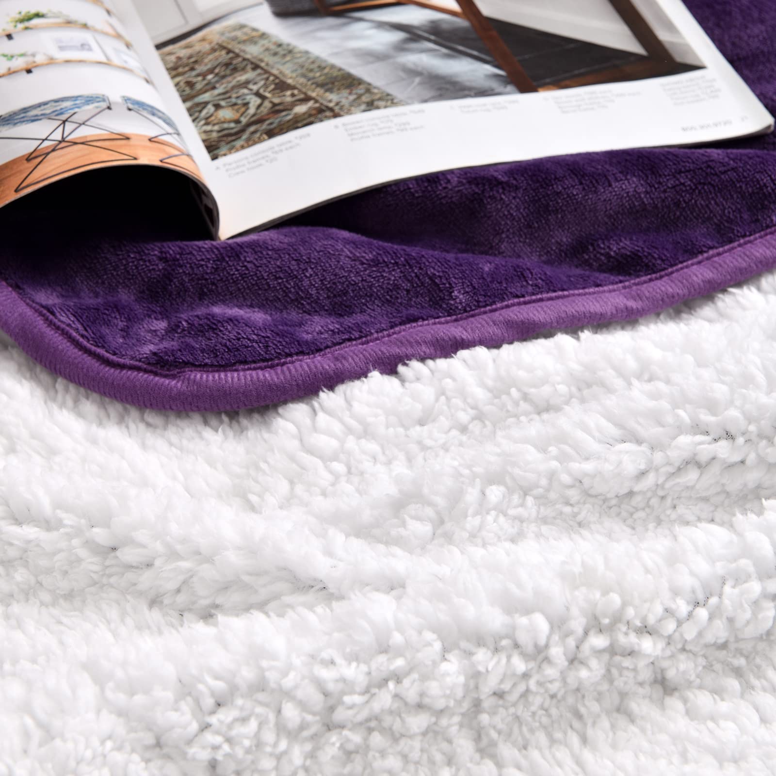 Manta Yaning color purpura oscuro, combinación de estilo y protección.