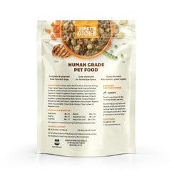 YOUR PET'S KITCHEN verduras visibles en el guiso, sabor natural.