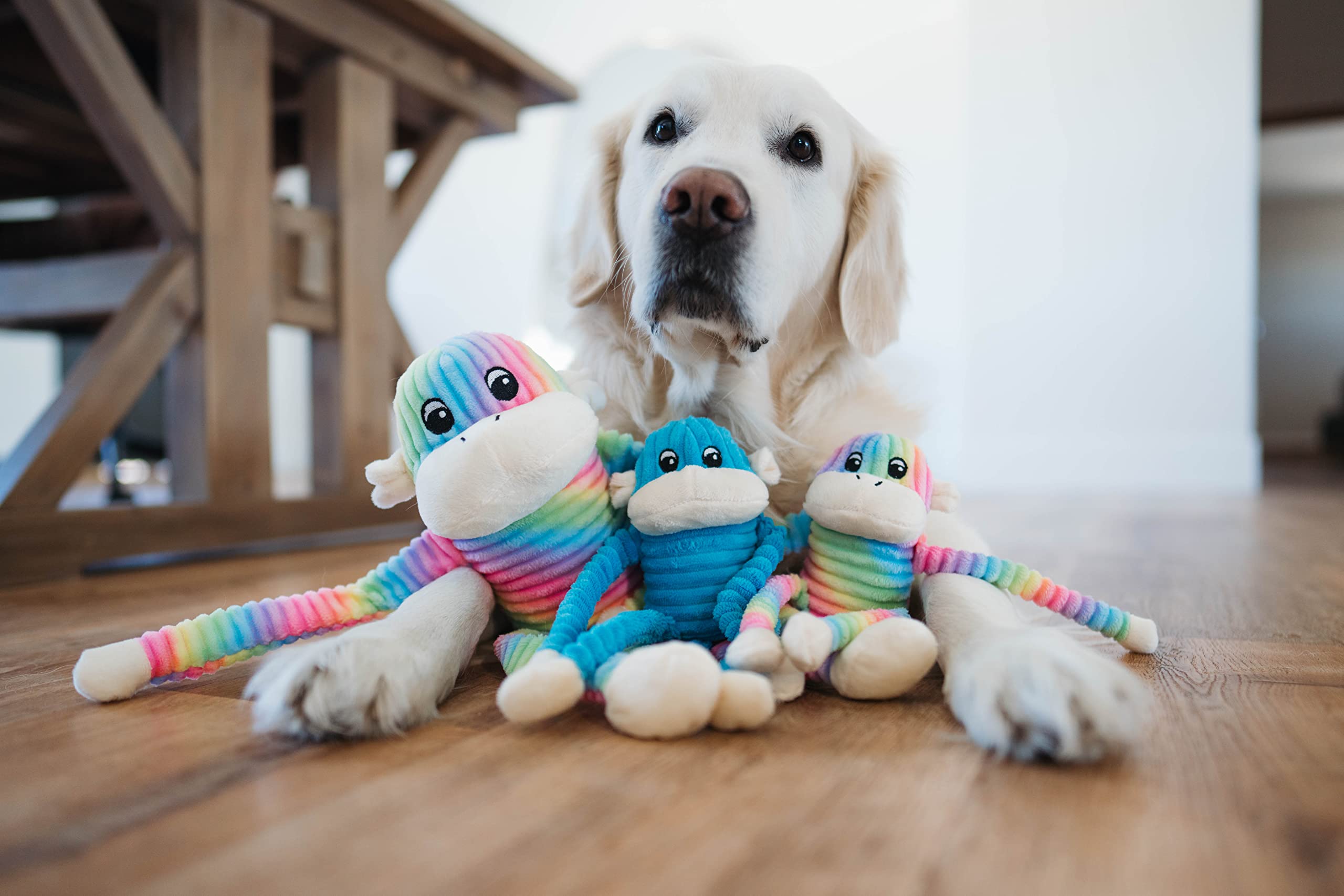 ZippyPaws Crinkle Monkey, material-suave, sensación agradable para abrazar y morder ligero.