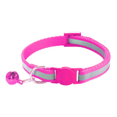 Collar Zulinlong huella rosa, diseño duradero y cómodo para gatos activos.